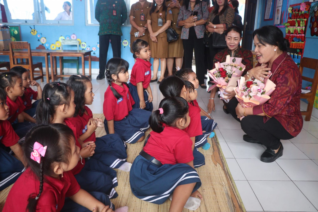TP. PKK Badung Kunjungi TK. Negeri Pembina Karangasem